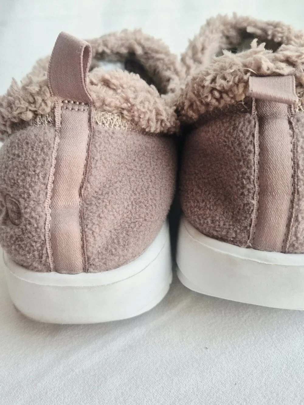 OOFOS vegan sherpa